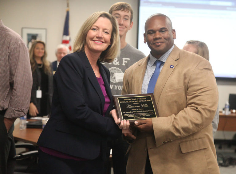 Amanda Ellis receives 2018 Noland/Miller award – Kentucky Teacher