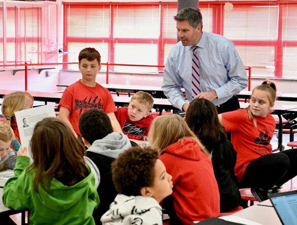 Jason Steffen speaks to a group of students