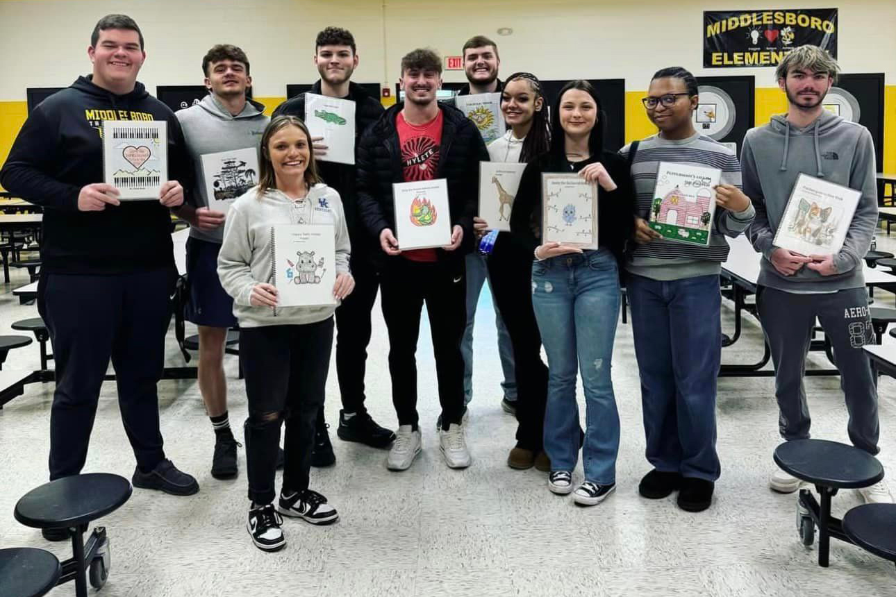 Students, community and partners help Middlesboro’s Independent Reading Phone program succeed – Kentucky Teacher